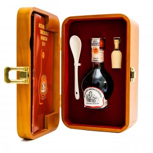 traditional-balsamic-vinegar-of-modena-dop-aged-in-wood-box