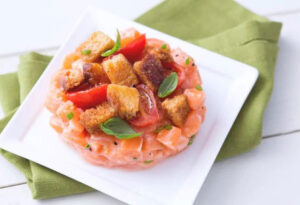 ricetta per tartare di salmone e panzanella con aceto balsamico di modena